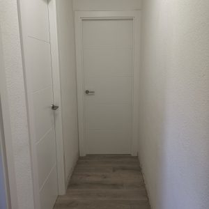 Puerta lacada blanca 4 ranuras