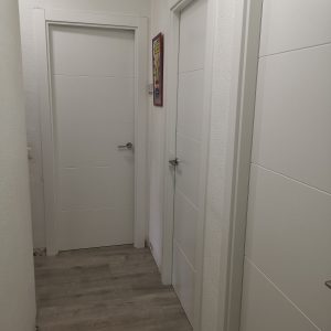 Puerta lacada blanca 4 ranuras