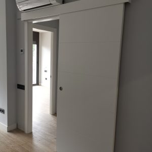 Puerta lacada blanca 4 ranuras